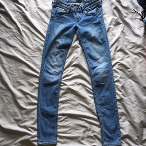 Low waisted skinny jeans